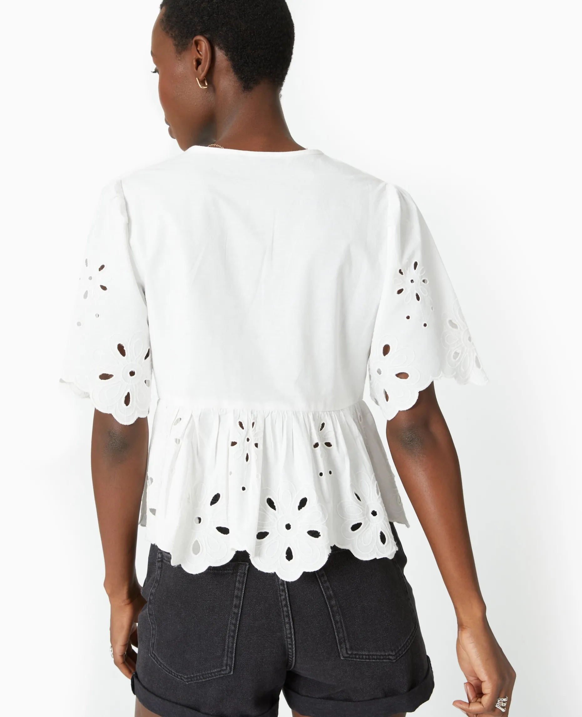 Blouse Avec Broderie Anglaise Et Nouettes - Blanc