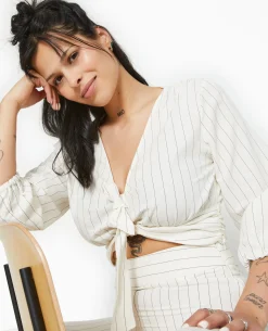 Blouse Courte Avec Nœud Devant - Blanc