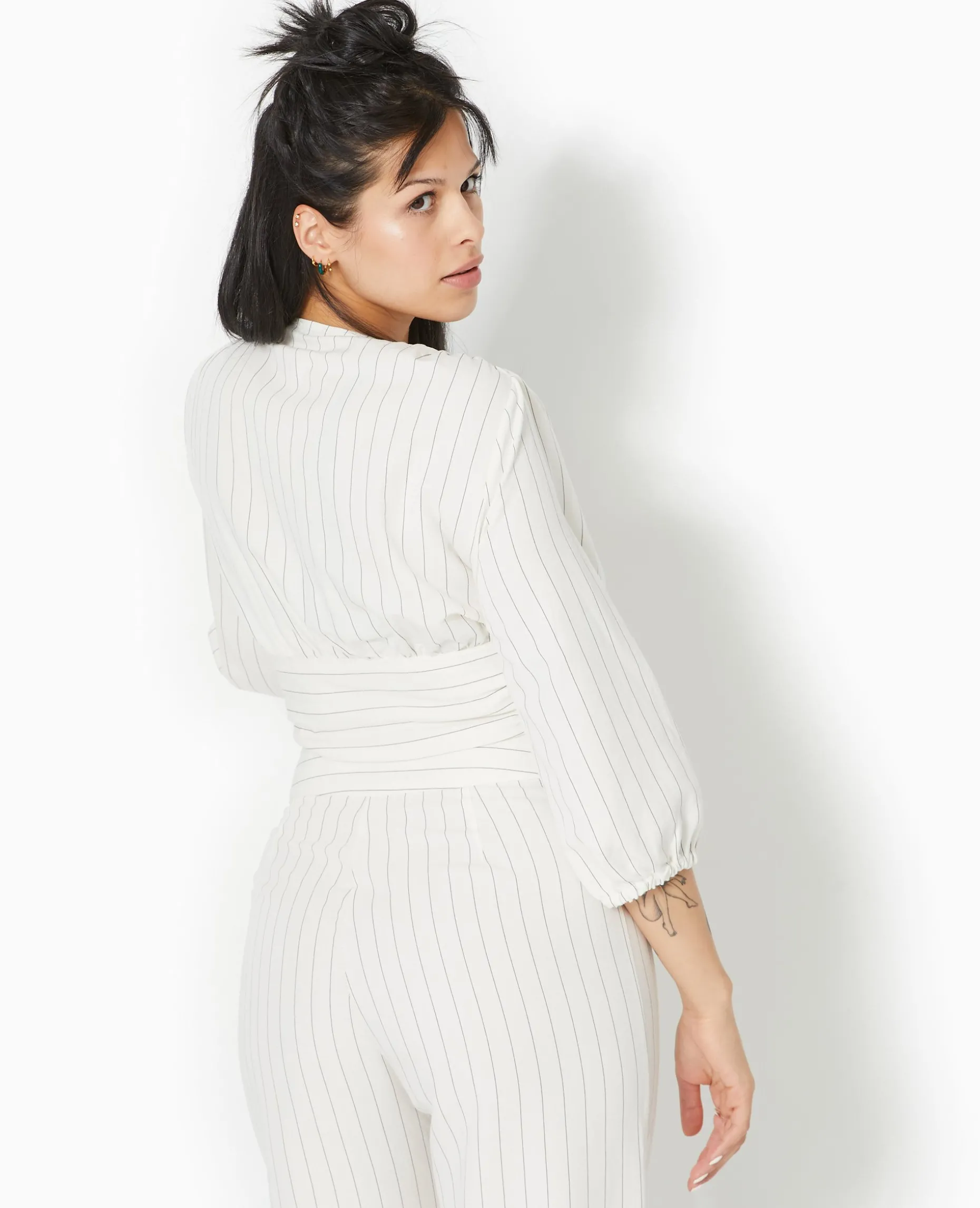 Blouse Courte Avec Nœud Devant - Blanc
