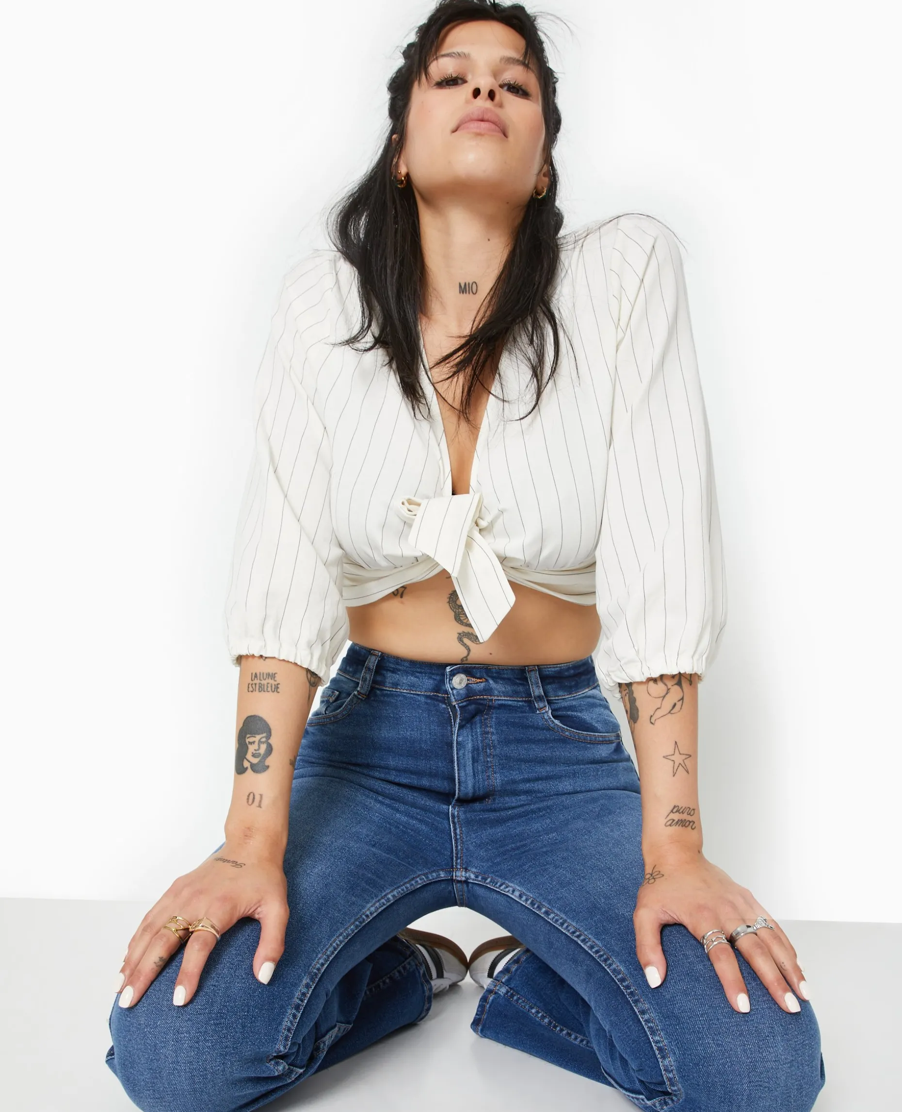 Blouse Courte Avec Nœud Devant - Blanc