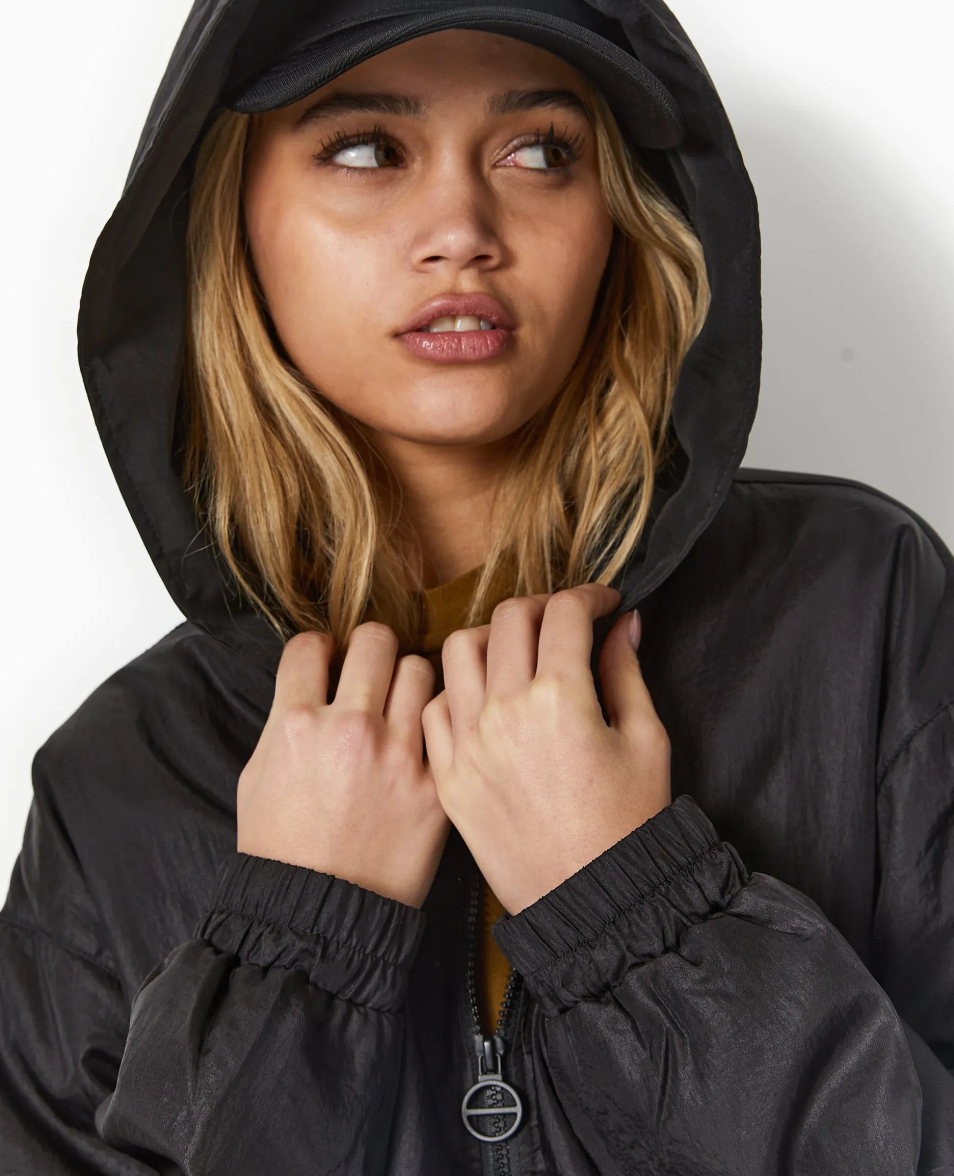 Blouson Léger Avec Capuche - Noir