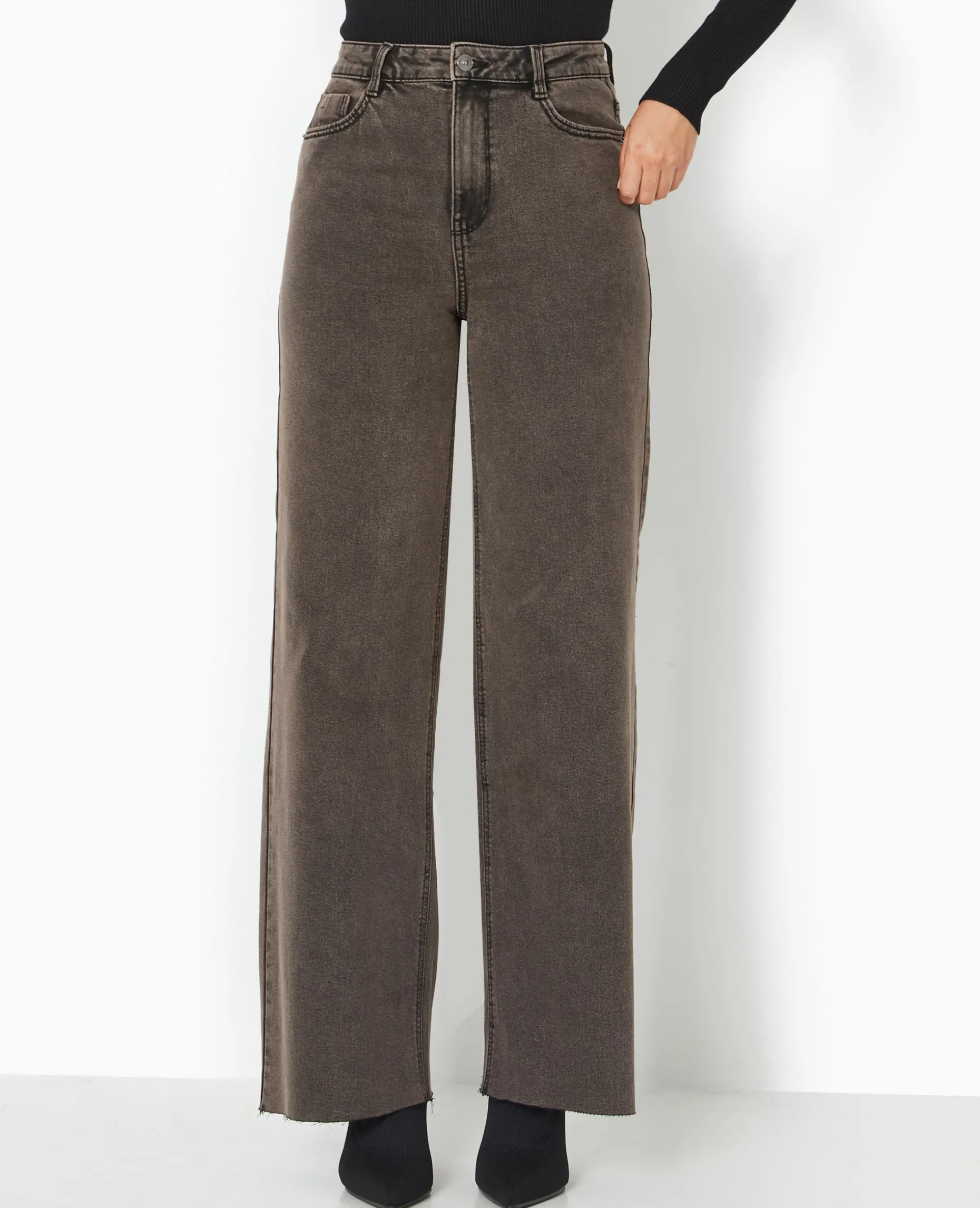Jean Wide Taille Haute Avec Bas Coupés - Marron