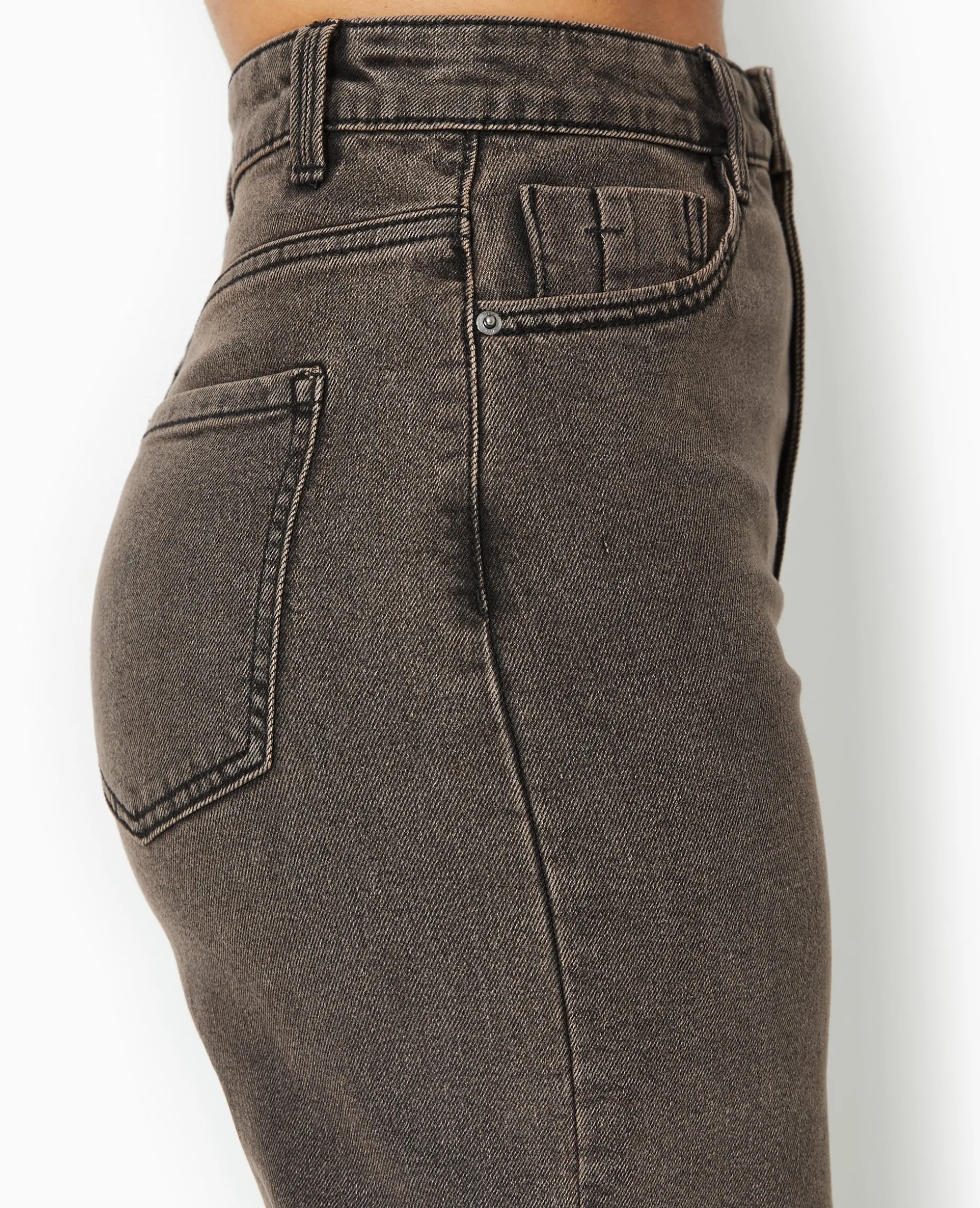 Jean Wide Taille Haute Avec Bas Coupés - Marron
