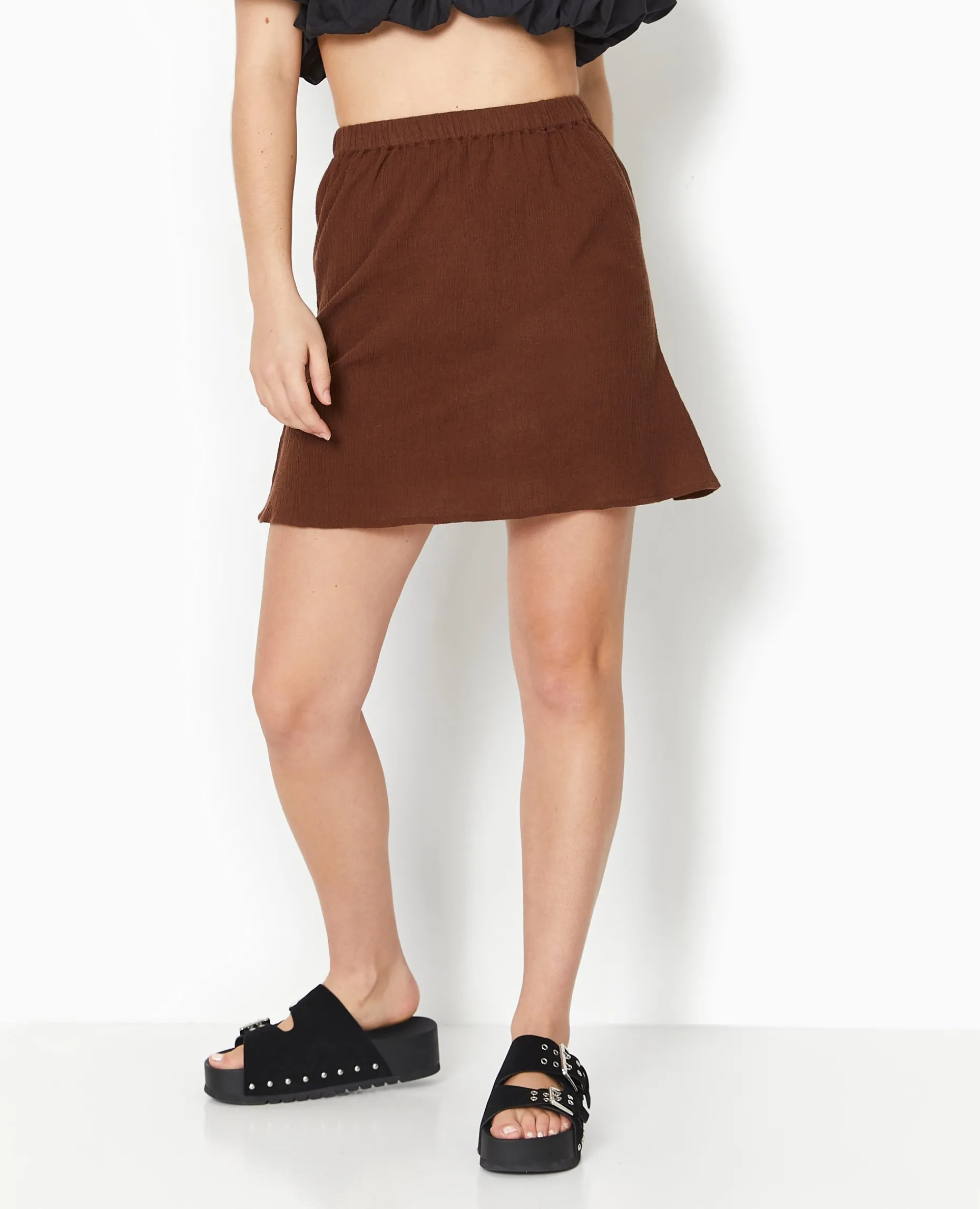 Jupe Courte En Tissu Effet Froissé - Marron
