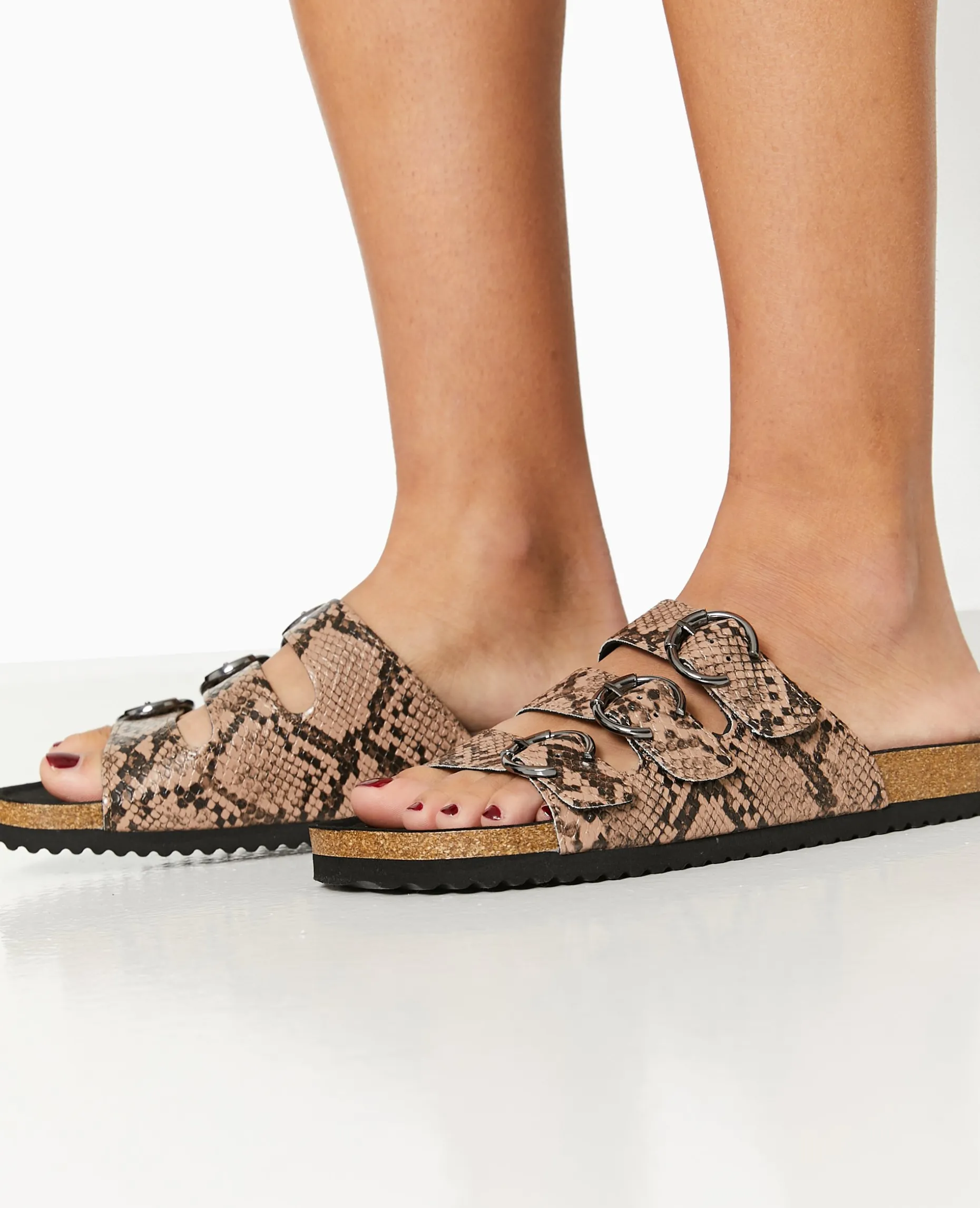 Mules Plates Avec 3 Brides Motif Serpent - Taupe