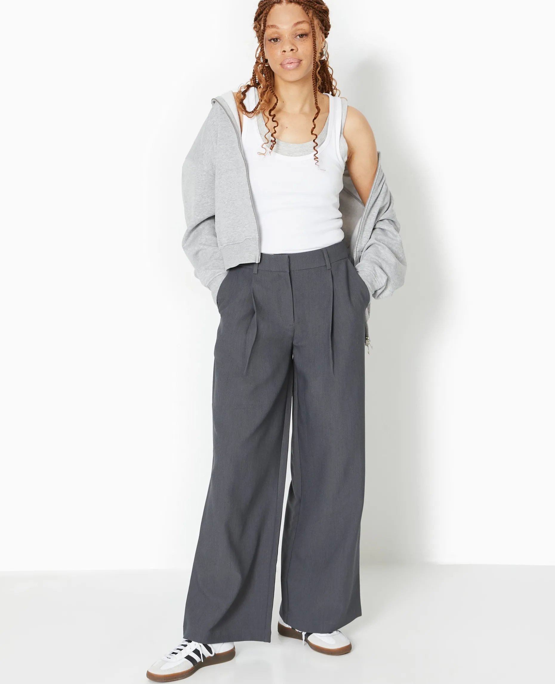 Pantalon Large Et Droit Avec Pinces - Gris
