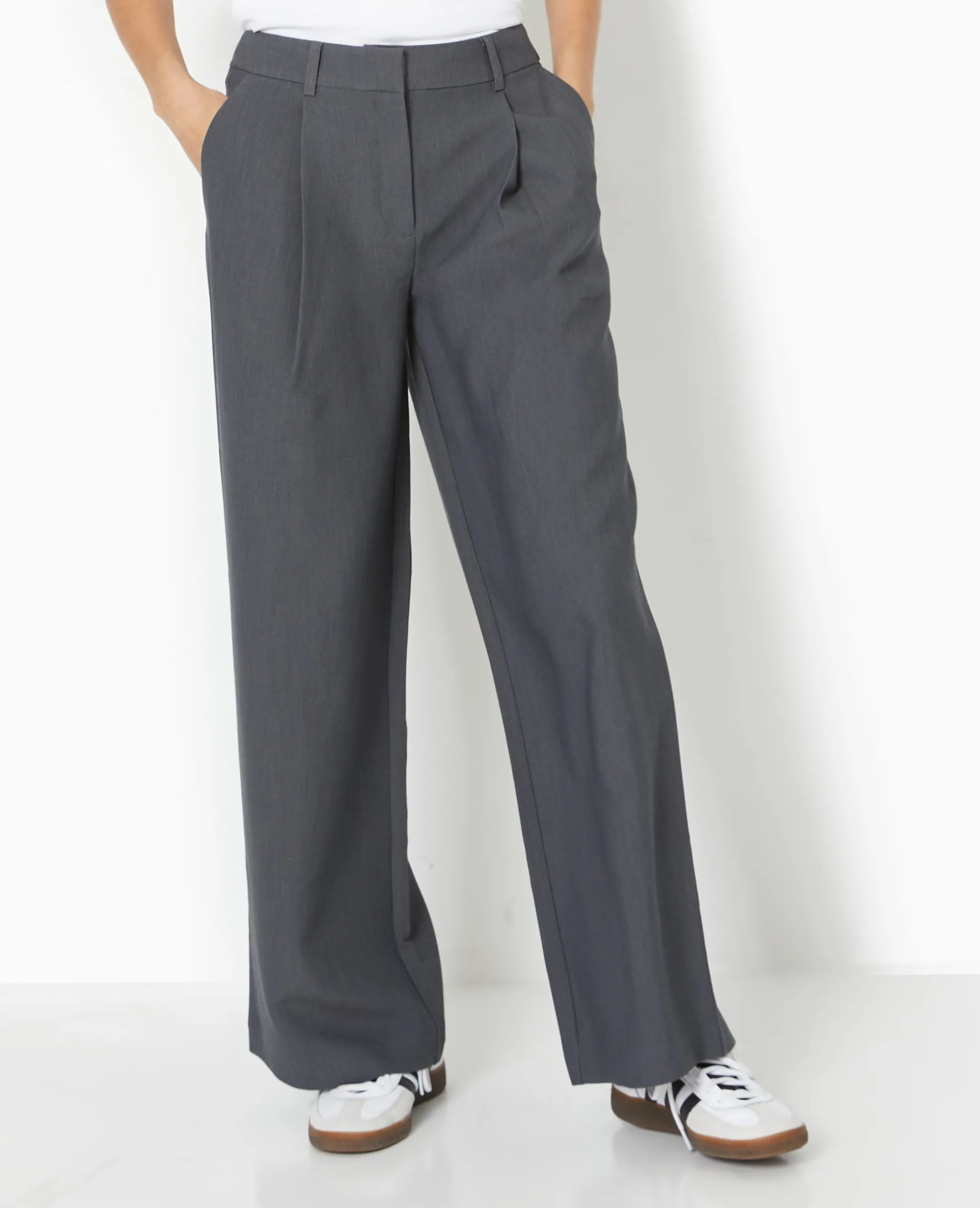 Pantalon Large Et Droit Avec Pinces - Gris