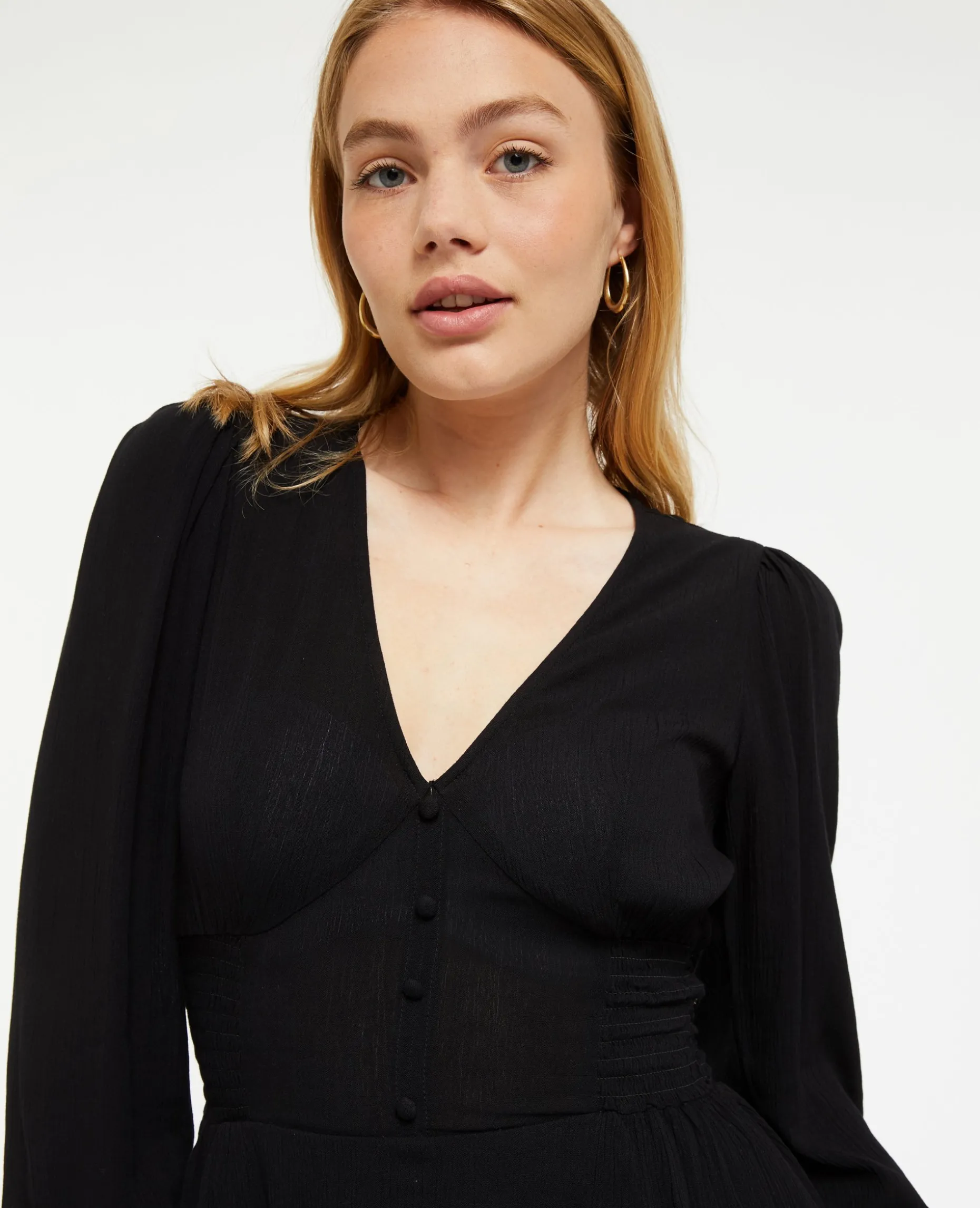 Robe Courte Col V Avec Dentelle Et Boutons - Noir