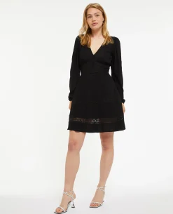 Robe Courte Col V Avec Dentelle Et Boutons - Noir