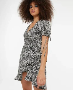 Robe Courte Porte-feuille Avec Volant - Noir