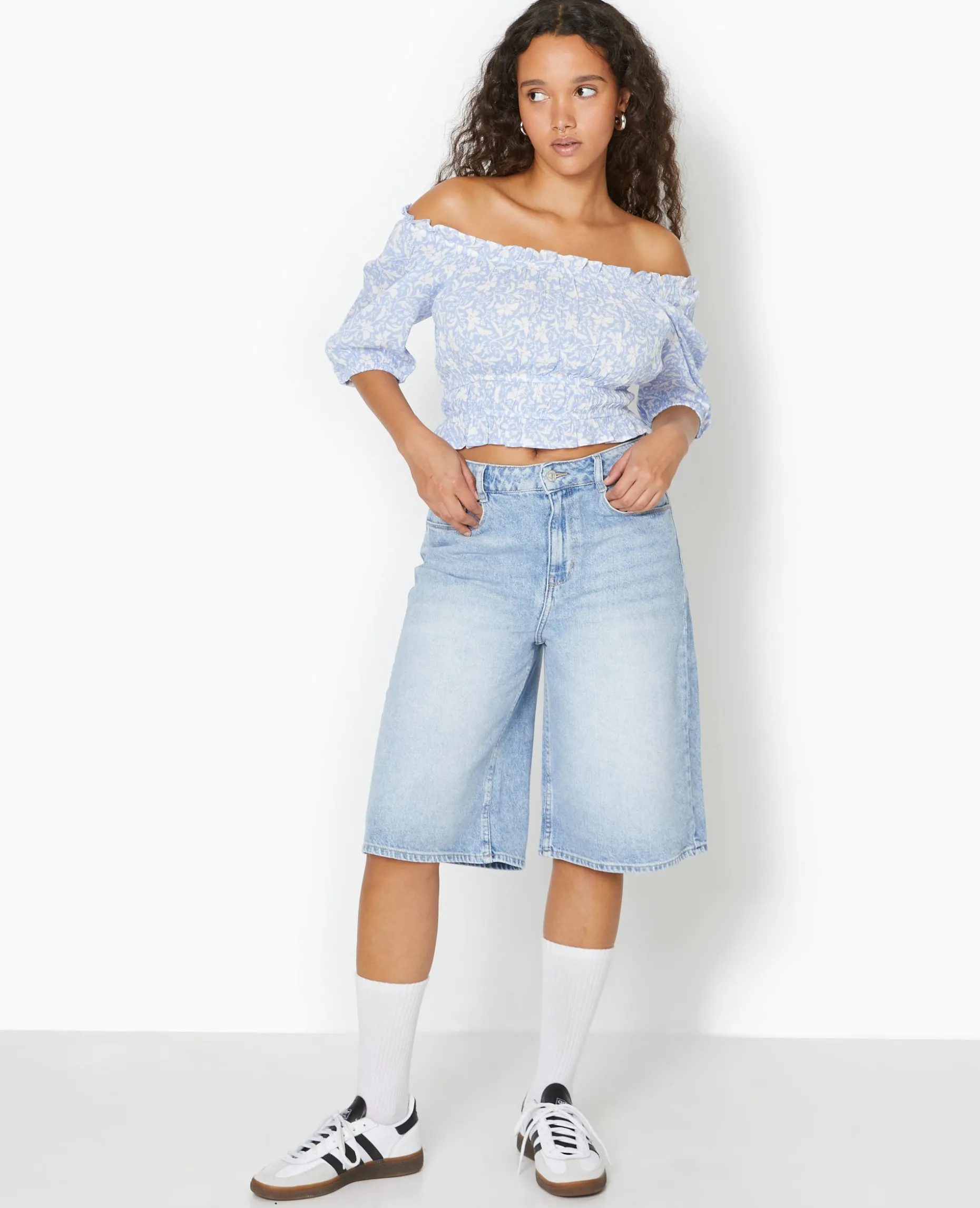 Top Court Encolure Bardot Motif Fleurs - Bleu