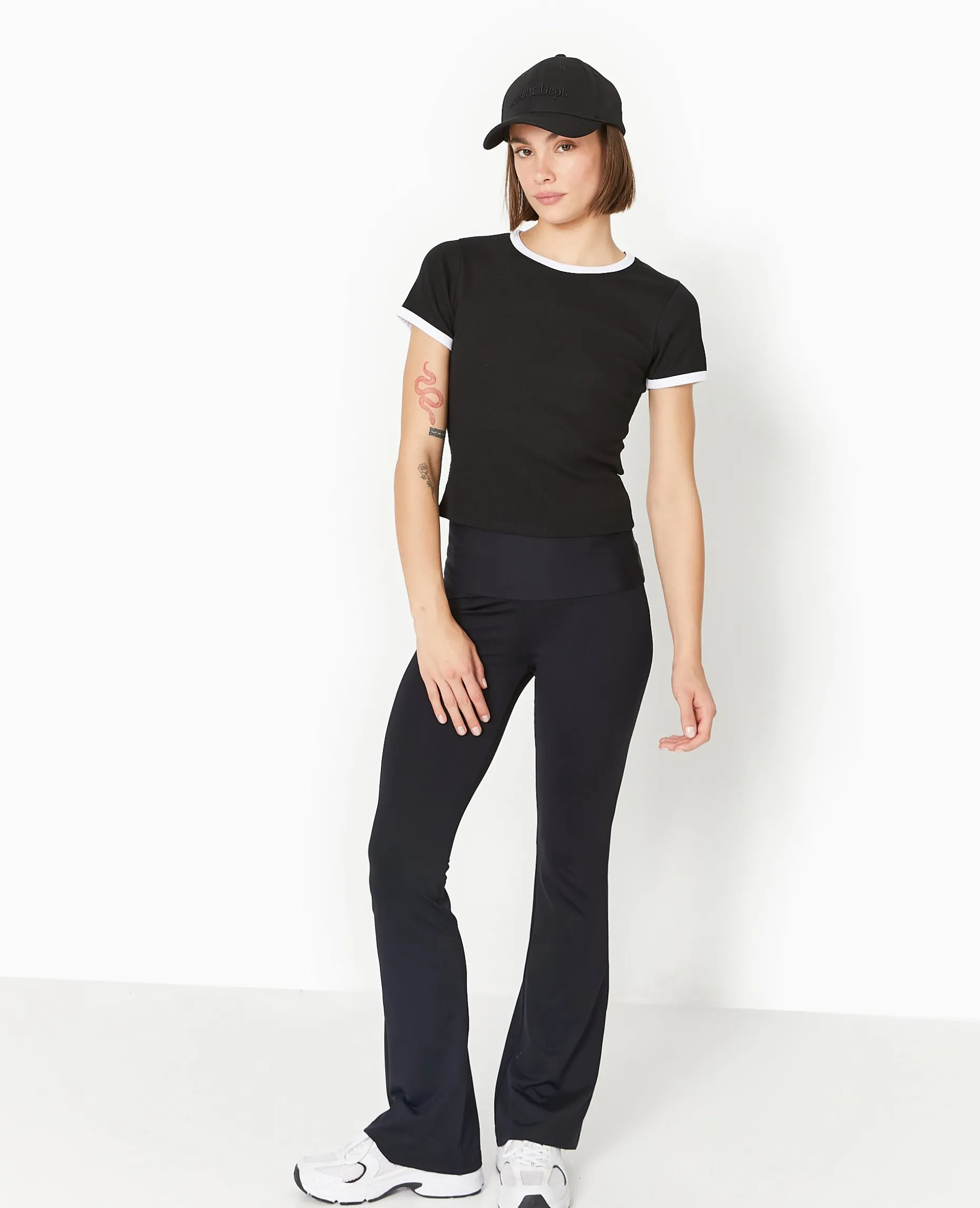 T-shirt Ajusté Avec Bords Contrastés - Noir